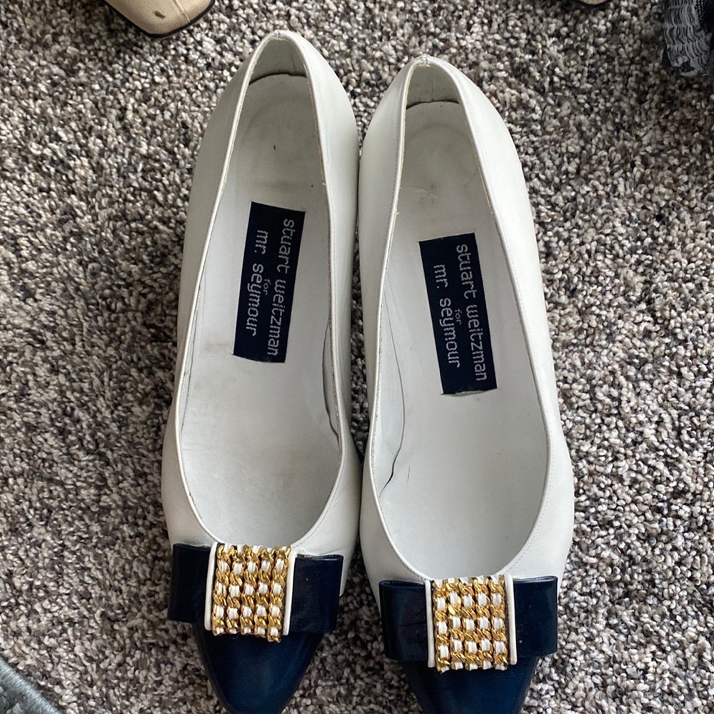 Vintage 1970 Stuart Weitzman for Mr Seymour white/Navy pumps